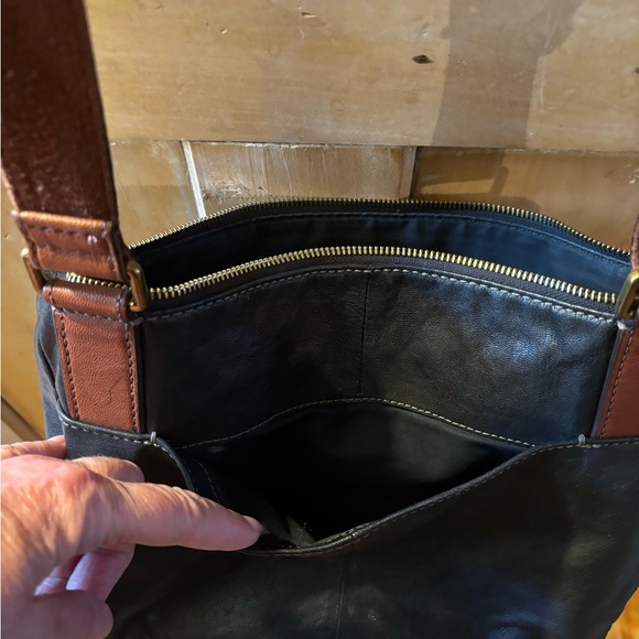 Vintage Fossil Black Leather Crossbody Bag - Picture 3 of 8